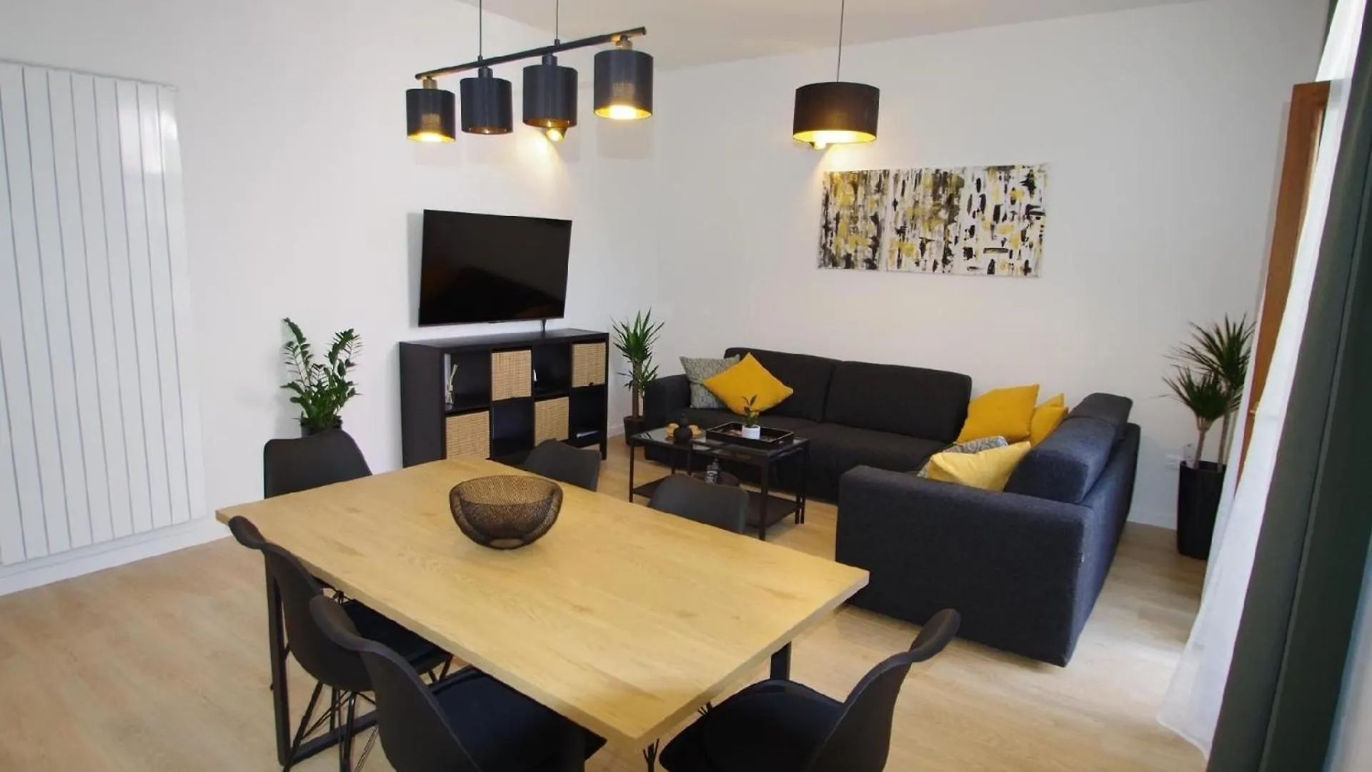 Moderne 2-Schlafzimmer-Wohnung In Pula