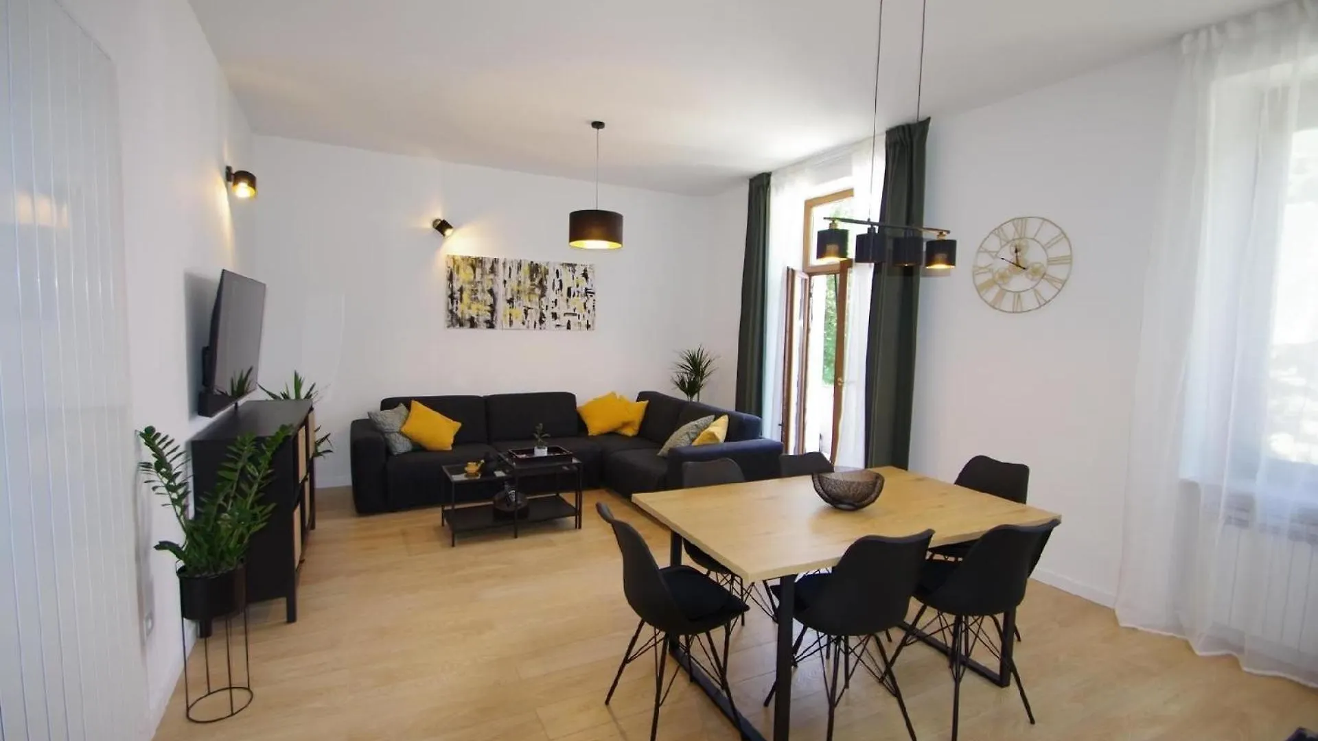 Moderne 2-Schlafzimmer-Wohnung In Pula Croatia