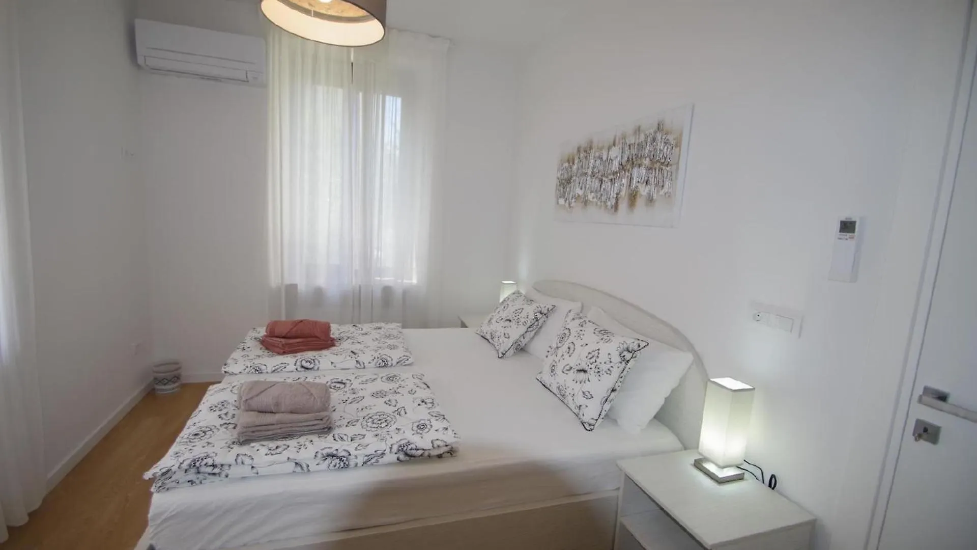 Moderne 2-Schlafzimmer-Wohnung In Pula Apartment