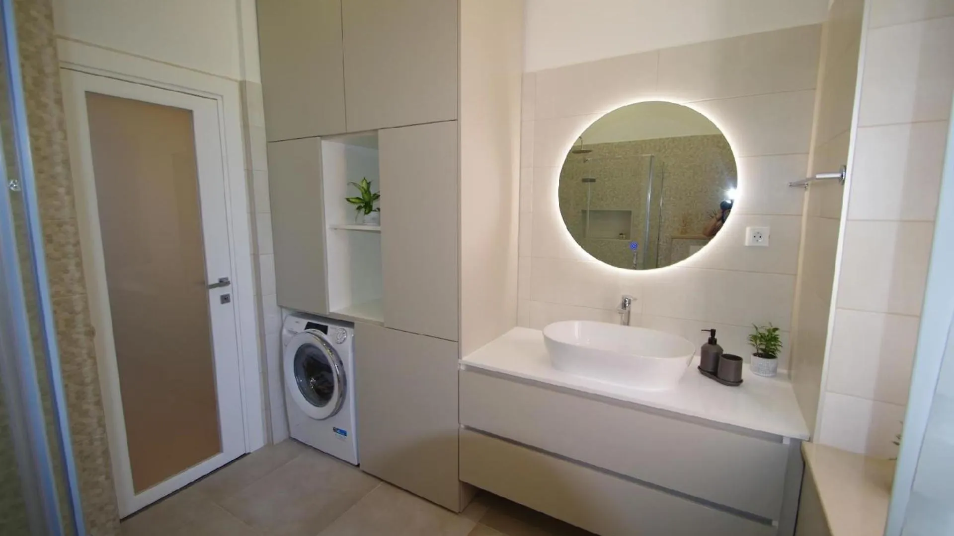 Moderne 2-Schlafzimmer-Wohnung In Pula