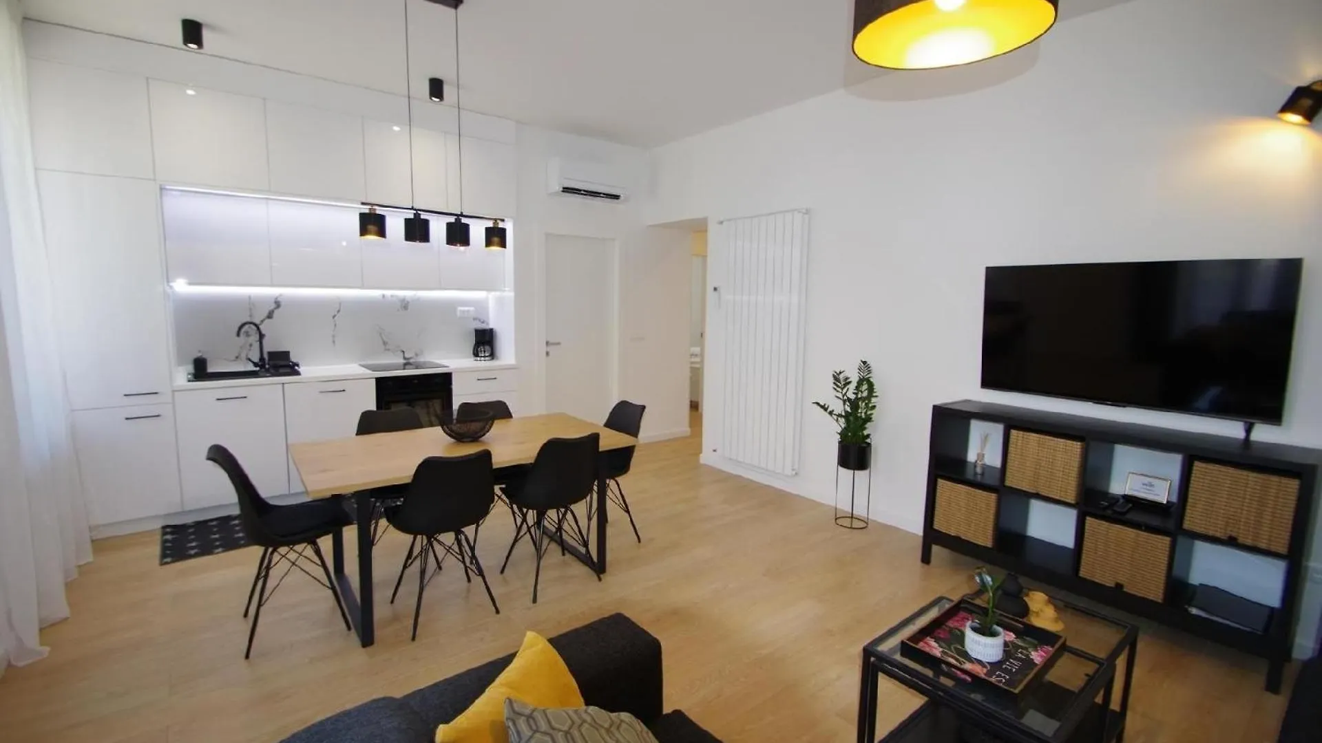 Moderne 2-Schlafzimmer-Wohnung In Pula